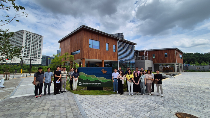 목재_이용_건축_우수_사례_견학_(2).png