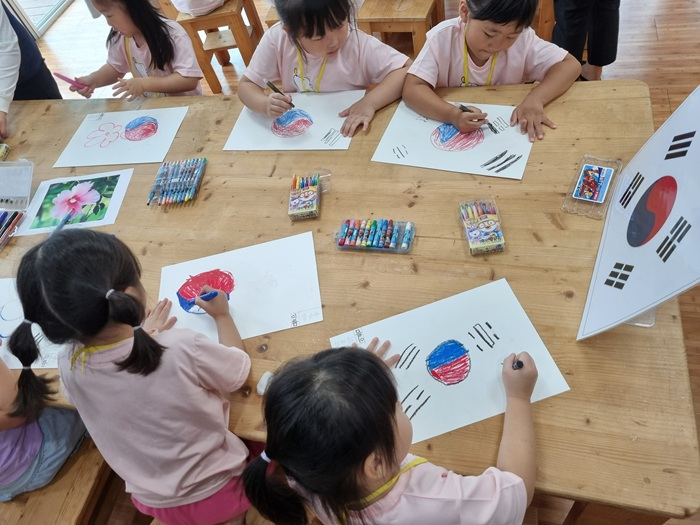 사진1.나라사랑 그림그리기.jpg