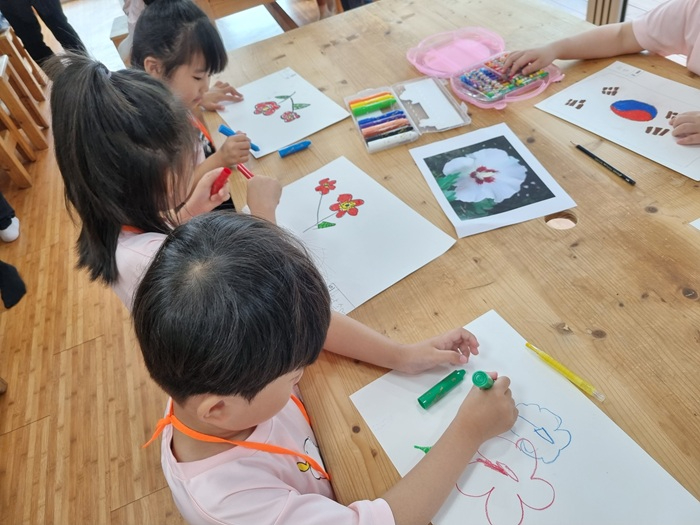 사진2.나라사랑 그림그리기.jpg