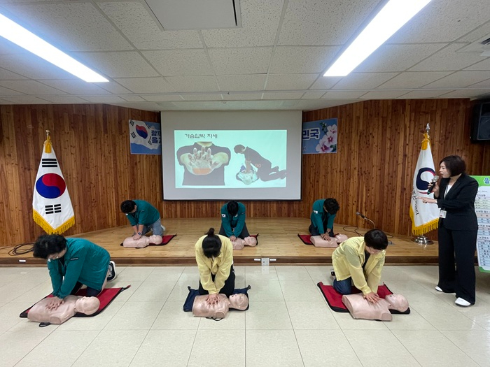 심폐소생술 교육_실습1.jpg
