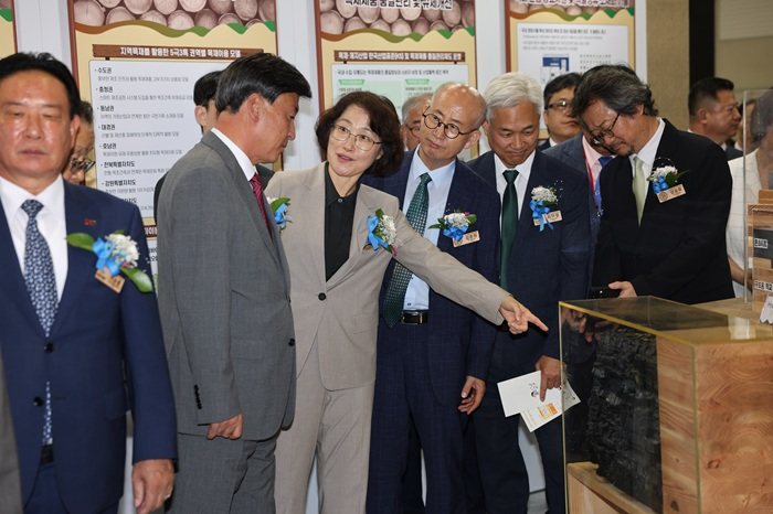 산림과학원 목재박람회.jpg
