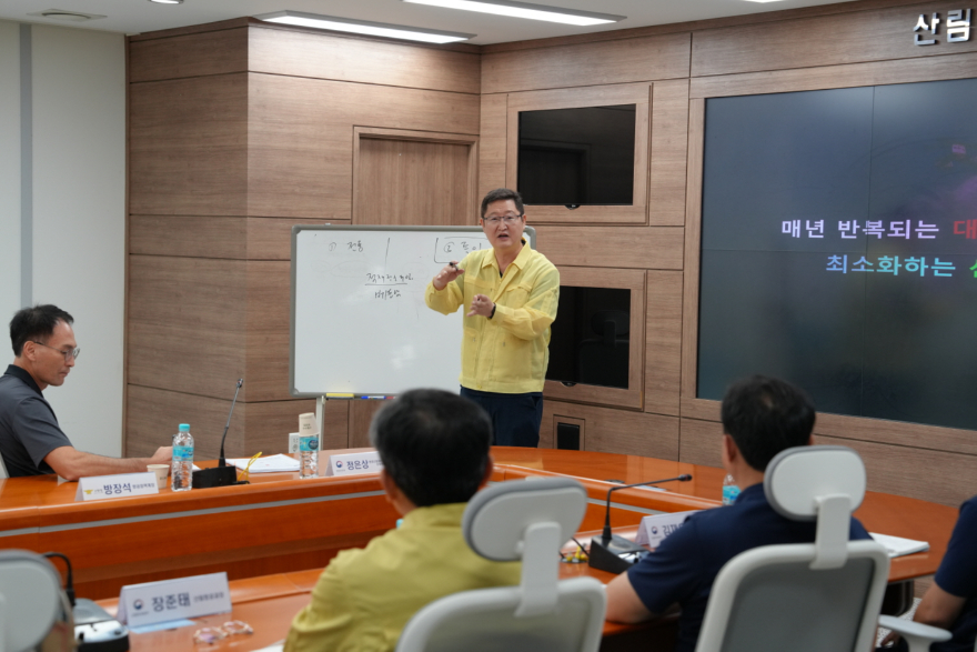 관련사진1-회의에 발표하는 김중열 국장.JPG