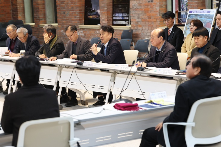 20251223_20251223 - 환경산림 관계자 정책 간담회(대회의실 도지사)_1.jpg