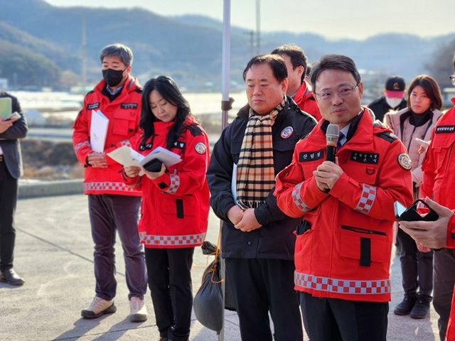 사진1. 박은식 산림청 차장이 14일 경상북도 고령군에서 소나무재선충병 현장점검 및 안전관리 강화 회의를 주재하고 있다.jpg