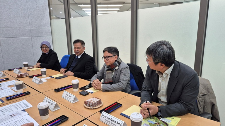 사진3. 산림청은 4일 정부대전청사에서 인도네시아공화국 산림부 대표단과 만나 산불관리 분야 협력 방안에 대해 논의했다.jpg
