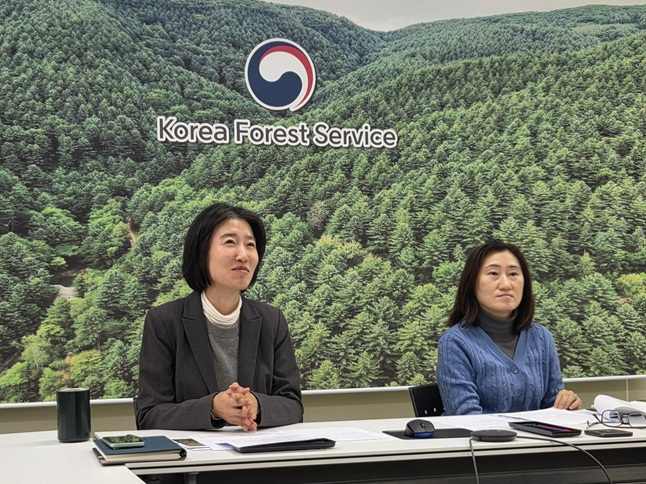 사진1. 산림청이 지난 19일 취약산림생태계복원이니셔티브(SAFE)의 2025년도 사업 이행 점검회의를 화상으로 개최했다.jpg