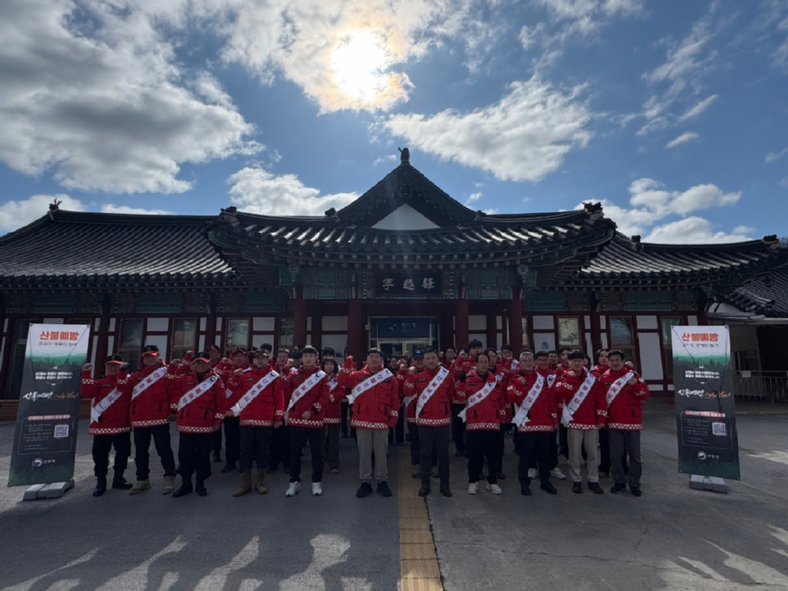 1.영월유관기관(영월국유림관리소, 영월군청, 영월군산림조합) 캠페인 단체사진.jpg
