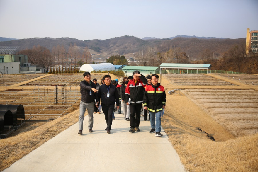 사진자료2_품종보존원 점검.JPG
