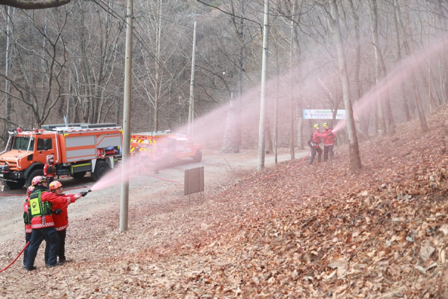 2.산불지연제 살포.jpg