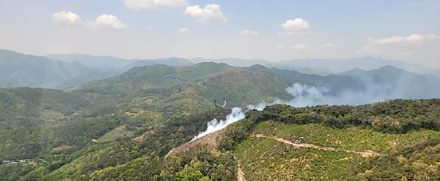 (산림청제공)경북 하동 산불진화중인 헬기 촬영.png