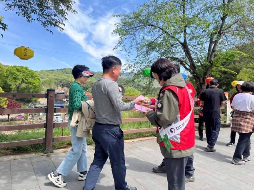 사진6.국립자연휴양림관리소 산불예방 캠페인(260424).jpg