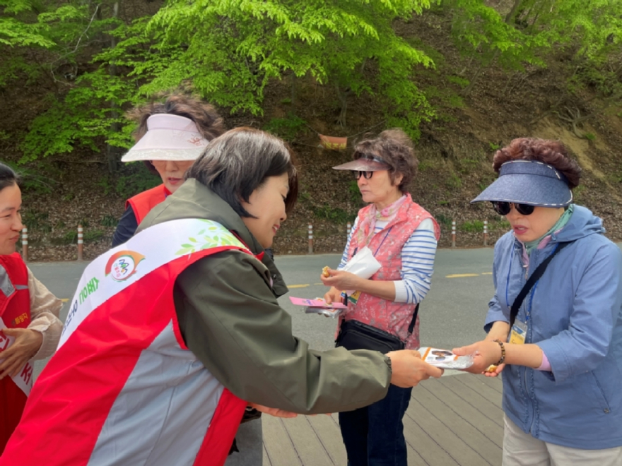 사진7.국립자연휴양림관리소 산불예방 캠페인(260424).jpg