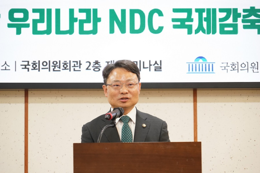 사진2.박은식 산림청장이 30일 NDC 국제감축방안 마련 정책 토론회에서 축사를 하고 있다.jpg