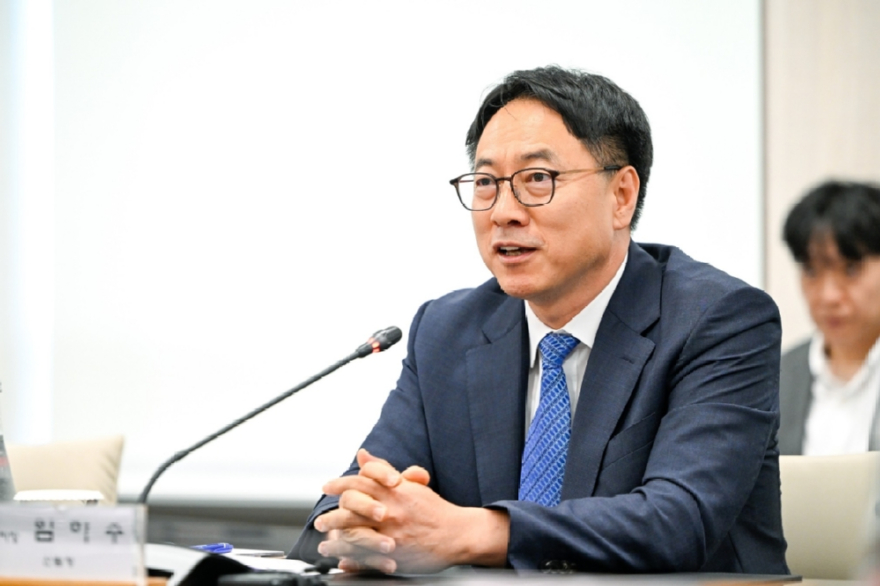 사진4.임하수 산림청 차장이 24일 KT&G, 아시아산림협력기구와 함께 진행한 ‘국내 산림복원과 산림기반 ESG 경영 상호협력을 위한 업무협약식’에서 인사말을 하고 있다.jpg
