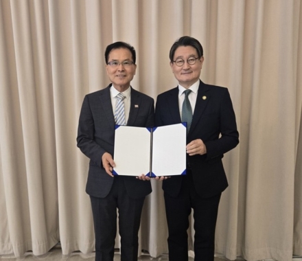 로즈퀸 케이상사 - 국제맨발걷기협회, K-웰니스 문화 확산 위한 전략적 MOU 체결