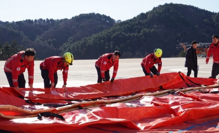 <사진뉴스>김인호 산림청장, 울진 현장 긴급 점검... “산불 초기, 압도적 대응으로 기선 제압”