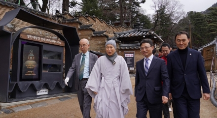 팔만대장경 전통 잇는다…산림청, 해인사와 국산목재 협력 강화