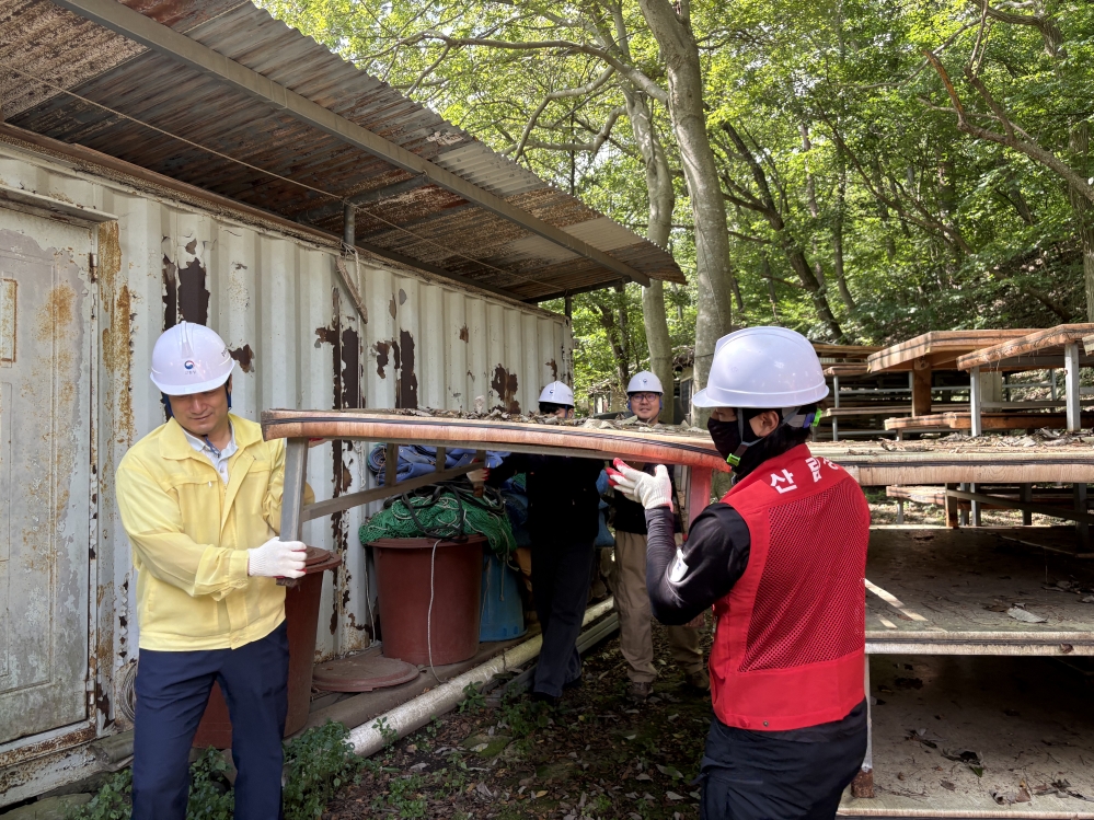 중부지방산림청, 보령 성주계곡 불법시설 정비·산림정화 실시