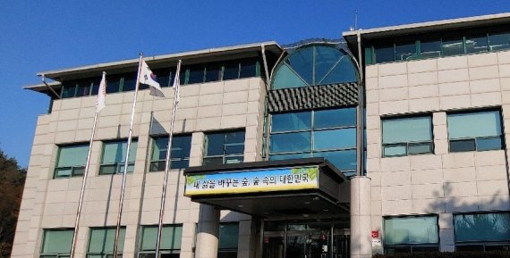 춘천국유림관리소, 잣종실·버섯류 양여로 산촌 주민 소득 지원