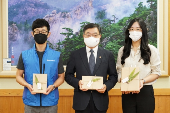 코로나로 인한 소통 단절, 책으로 연결하다.