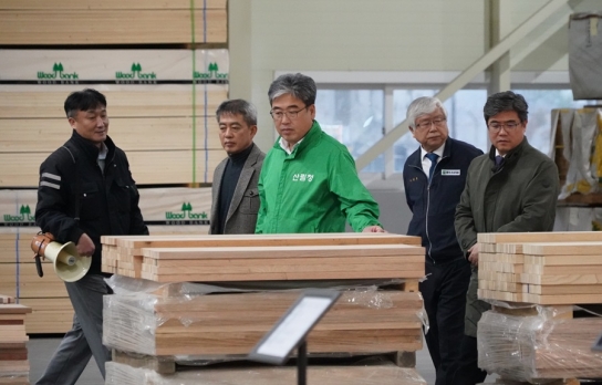 [산림청 사진뉴스] ﻿임상섭 산림청장, 목재산업분야 간담회 개최