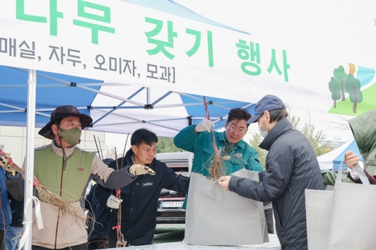 원주시-북부지방산림청, 28일 나무 나누어주기 행사